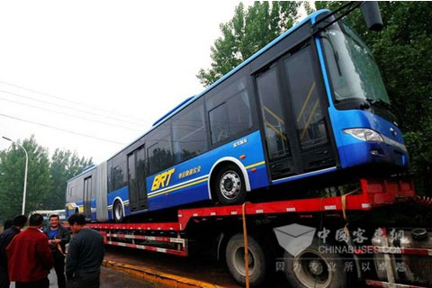 Kinglong 18-meter BRT Drives in Zaozhuang, Shandong