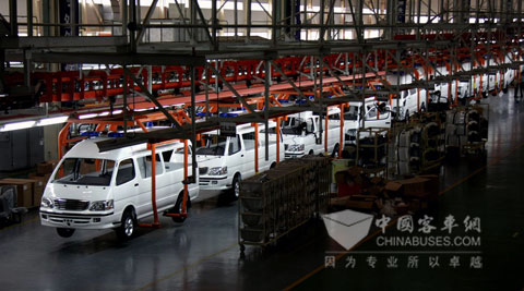 Xiamen Kinglong New Light Buses Export in Batches for the First Time