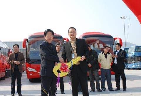 Kinglong Medium-sized Buses Popular in Guizhou